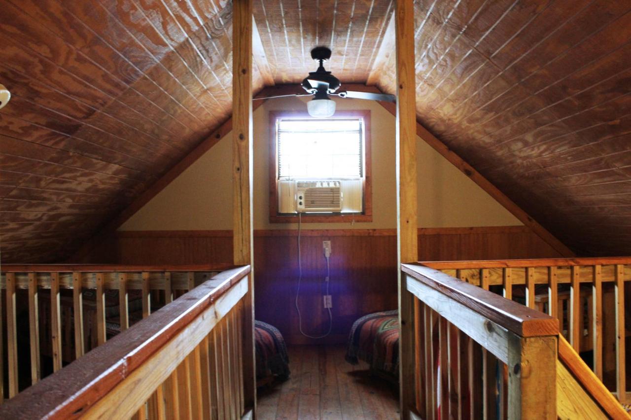 Isabel Berry Creek Cabins Bed & Breakfast エクステリア 写真
