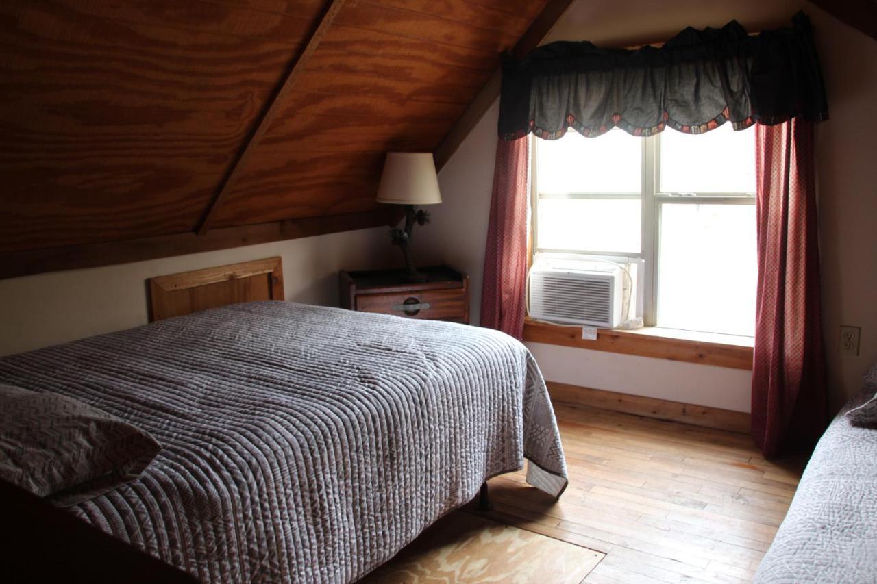 Isabel Berry Creek Cabins Bed & Breakfast エクステリア 写真