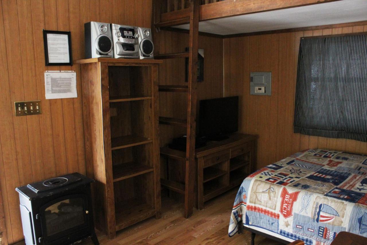 Isabel Berry Creek Cabins Bed & Breakfast エクステリア 写真