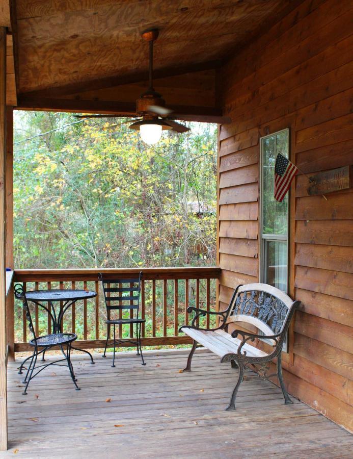 Isabel Berry Creek Cabins Bed & Breakfast エクステリア 写真