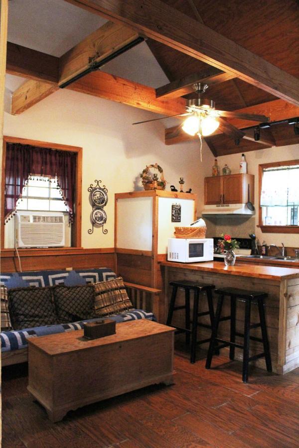 Isabel Berry Creek Cabins Bed & Breakfast エクステリア 写真